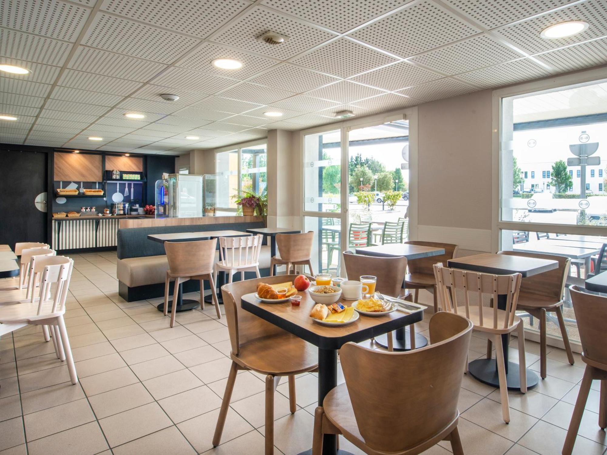 B&B Hotel Cholet Nord Eksteriør billede