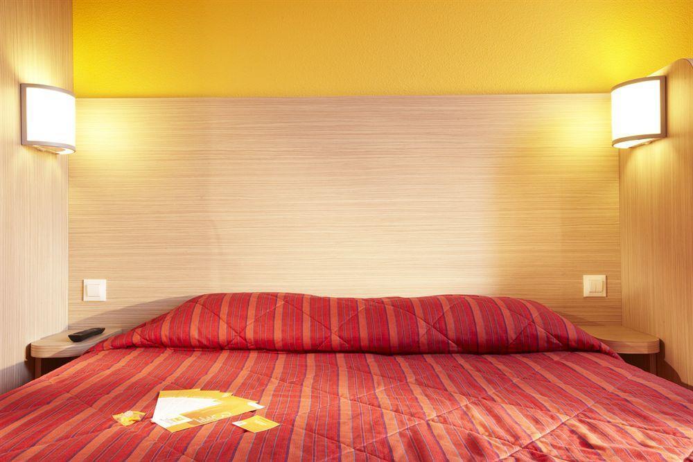 B&B Hotel Cholet Nord Eksteriør billede