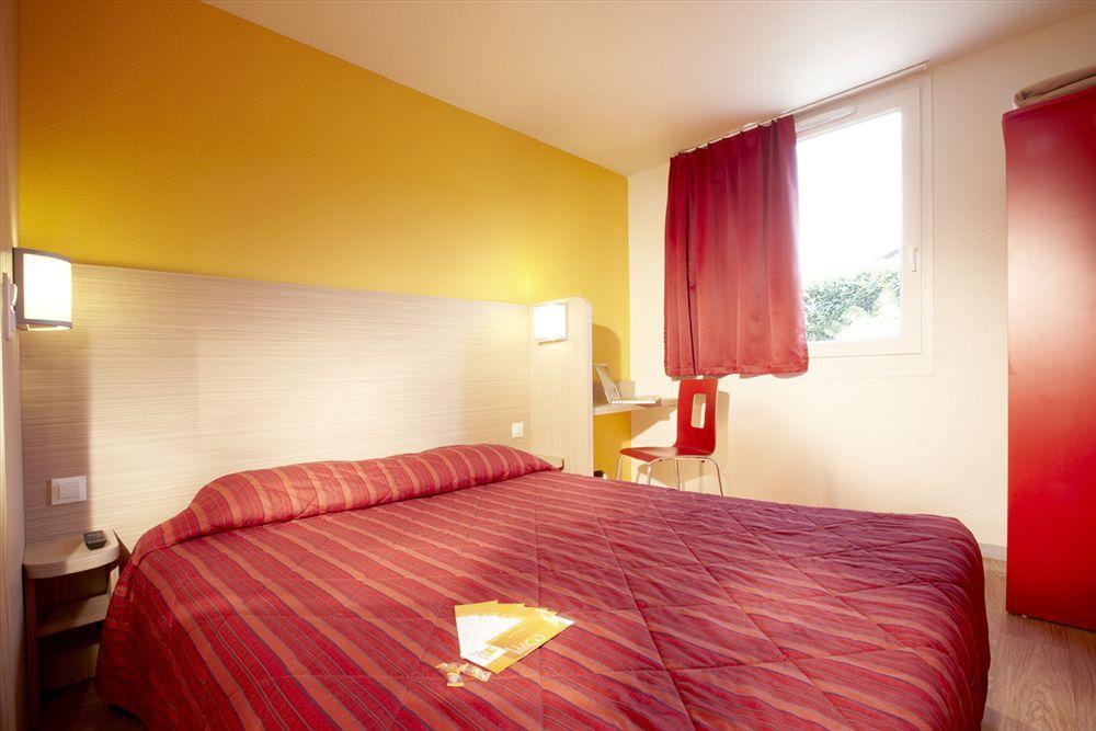 B&B Hotel Cholet Nord Eksteriør billede