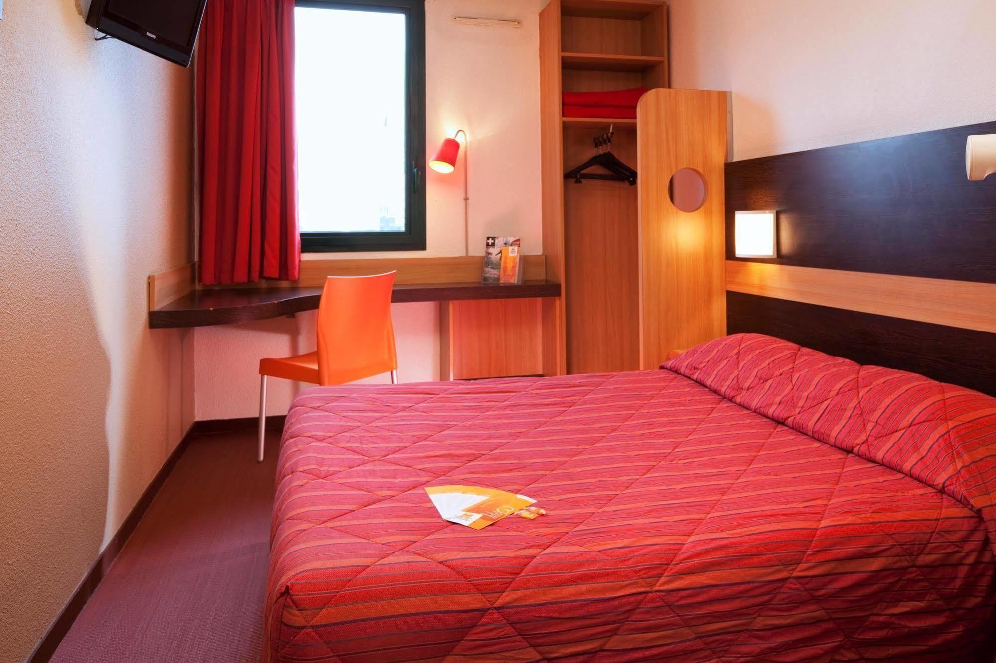 B&B Hotel Cholet Nord Eksteriør billede